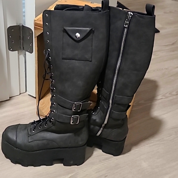 Current Mood boots - Picture 1 of 3